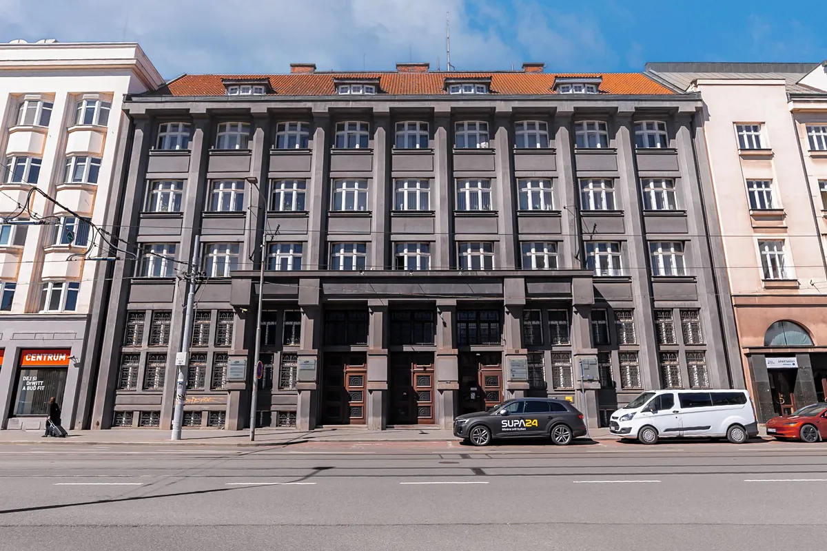Prodej komerční nemovitosti 2444 m²